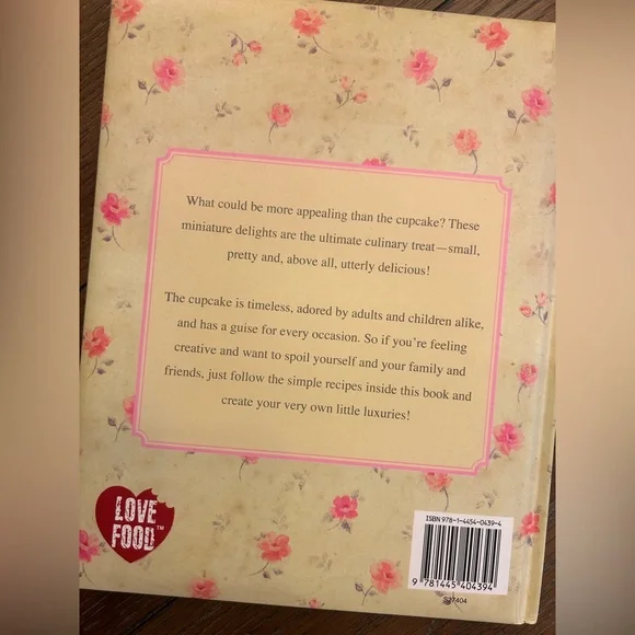 Cupcake and Cocktail Recipe Book Set - Picture 5 of 7